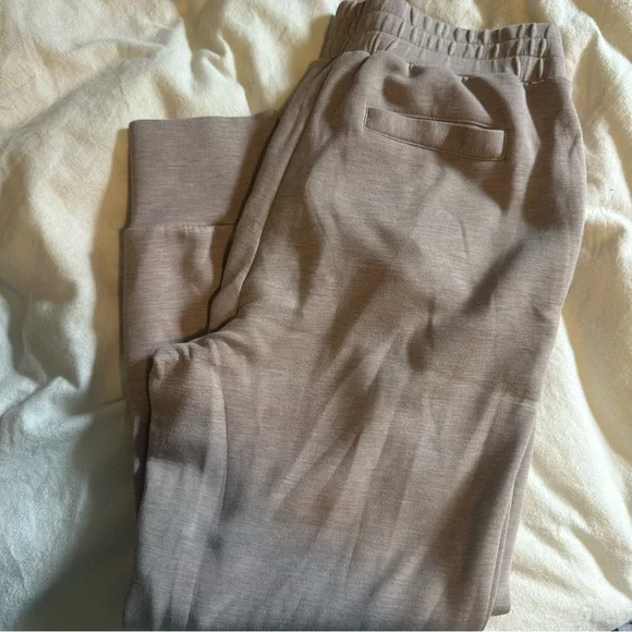 Varley slim cuff pant, size large! - Picture 8 of 8